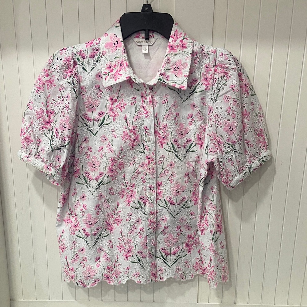 Crown & Ivy Pink and White Floral Top